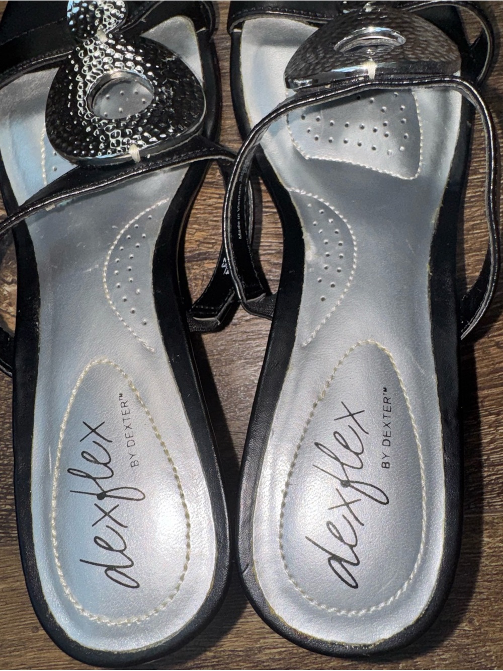 DexFlex by Dexter Black Slingback Comfort Sandals Size 8 Silver Disc Low Heel - Picture 6 of 8